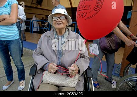 Fête d'anniversaire pour les personnes âgées de plus de 100 ans, à Civitas Vitae, une résidence pour personnes âgées, à Padoue, en Italie Banque D'Images