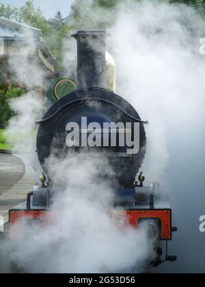 Bluebell Railway, Loco 592, vapeur à la gare de Kingswood Banque D'Images