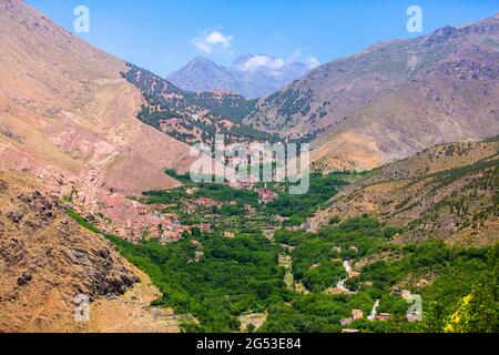 La belle vallée d'Imlil entre les montagnes de l'atlas au Maroc Banque D'Images