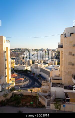 24-06-2021. modiin ilit- israël. Vue de dessus des bâtiments sur les rues de Kiryat Sefer Banque D'Images