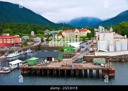 Sitka Harbour, Pioneer Home Beyond au toit rouge, Sitka, Alaska Banque D'Images