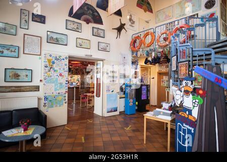 Hambourg, Allemagne. 25 juin 2021. L'entrée du Duckdalben Seamen's Club. Credit: Daniel Reinhardt/dpa/Alay Live News Banque D'Images