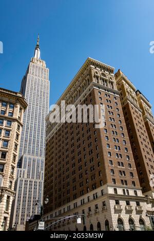 Herald Towers (anciennement Hôtel McAlpin) et de l'Empire State Building, Broadway et 34th Street, NYC Banque D'Images