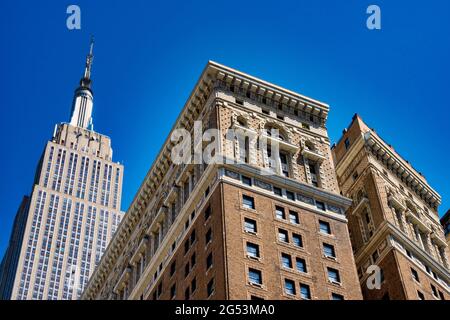 Herald Towers (anciennement Hôtel McAlpin) et de l'Empire State Building, Broadway et 34th Street, NYC Banque D'Images