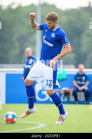 Simon TERODDE (GE) action, match de football, FC Schalke 04 (GE) - PSV Wesel-Lackhausen, 8: 0 le 23 juin 2021 à Gelsenkirchen/Allemagne. Â Banque D'Images