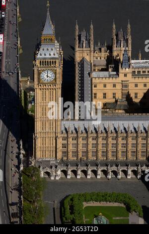 Royaume-Uni, Londres, vue aérienne des chambres du Parlement et de la Tour Elizabeth Banque D'Images