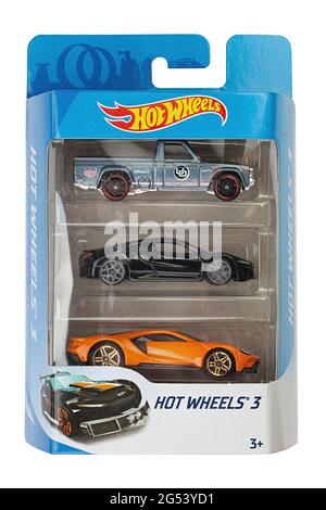 Ukraine, Kiev - octobre 24. 2020: Pack de trois voitures de jouet Hot Wheels. Hot Wheels est une échelle de voitures de jouets moulées par le fabricant américain de jouets Mattel en 1968. Fil Banque D'Images