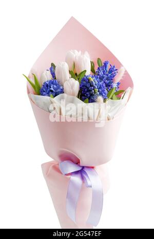 Bouquet de tulipes roses et de jacinthes violettes isolées sur fond blanc Banque D'Images