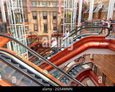 Intérieur du centre commercial Princess Square, Glasgow City, Écosse, Royaume-Uni Banque D'Images