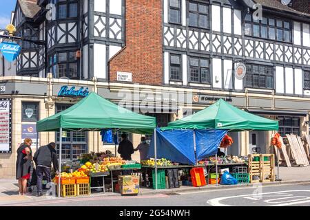 Marché aux fruits et légumes, cnr de Plender & Camden High Streets, Camden Town, London Borough of Camden, Greater London, Angleterre, Royaume-Uni Banque D'Images