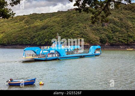 Le ferry King Harry Chain relie St Mawes et la péninsule de Roseland à Feock, de l'autre côté de la rivière FAL, à Cornwall. Banque D'Images