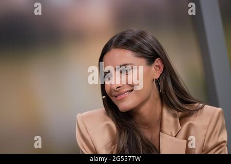 Düsseldorf, Allemagne. 25 juin 2021. Sophia Thomalla, actrice, est assise dans le studio au siège de la CDU lors d'une conférence en ligne sur Facebook "Laschet rencontre Sophia Thomalla". Thomalla est membre de la CDU depuis 2012. Elle a récemment avoué ne pas être un fan de Laschet jusqu'à présent, mais qu'elle pourrait être mieux enseignée. Credit: Rolf Vennenbernd/dpa-Pool/dpa/Alay Live News Banque D'Images