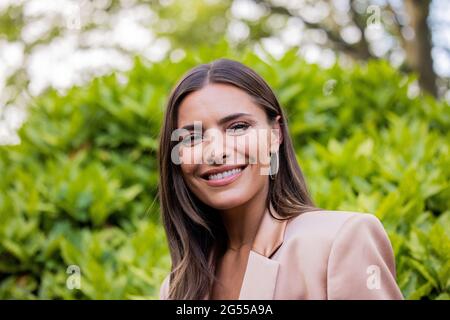 Düsseldorf, Allemagne. 25 juin 2021. Sophia Thomalla, actrice, vient au studio au siège de la CDU pour une conférence en ligne sur Facebook "Laschet rencontre Sophia Thomalla". Thomalla est membre de la CDU depuis 2012. Récemment, elle a avoué ne pas être un fan de Laschet jusqu'à présent, mais qu'elle pourrait être mieux enseignée. Credit: Rolf Vennenbernd/dpa-Pool/dpa/Alay Live News Banque D'Images