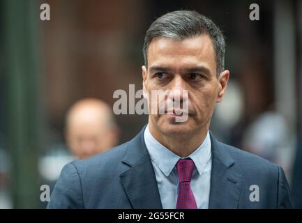 Berlin, Allemagne. 25 juin 2021. Pedro Sanchez, Premier ministre espagnol, vient à la conférence du Parti socialiste européen (PSE) avec courage. Pour l'Europe ». Credit: Christophe bateau/dpa/Alay Live News Banque D'Images