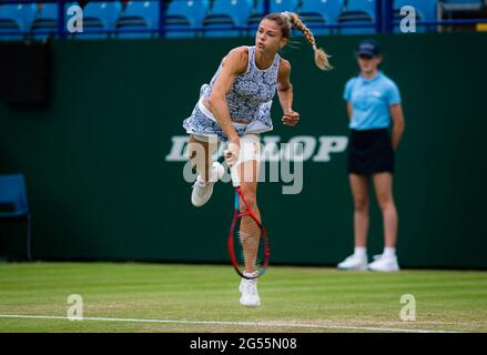 Eastbourne, Royaume-Uni. 24 juin 2021. Camila Giorgi d'Italie en action contre Anet Kontaveit d'Estonie lors de sa demi-finale au tournoi de tennis international Viking WTA 500 25 le 2021 juin 2021 au Devonshire Park tennis à Eastbourne, Angleterre - photo Rob Prange / Espagne DPPI / DPPI / LiveMedia Credit: Agence photo indépendante/Alamy Live News Banque D'Images