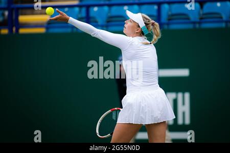 Eastbourne, Royaume-Uni. 24 juin 2021. Anet Kontaveit d'Estonie en action contre Camila Giorgi d'Italie lors de sa demi-finale au tournoi de tennis international Viking WTA 500 25 le 2021 juin 2021 au Devonshire Park tennis à Eastbourne, Angleterre - photo Rob Prange / Espagne DPPI / DPPI / LiveMedia crédit: Agence photo indépendante/Alamy Live News Banque D'Images