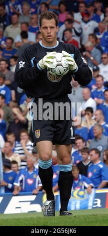 PORTSMOUTH V VILLA THOMAS SORENSEN 16-08-03 PIC MIKE WALKER, 2003 Banque D'Images