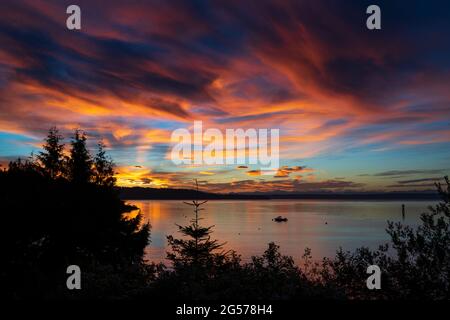 Lumière avant le lever du soleil dans le ciel de la PNW Banque D'Images