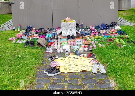 Un monument commémoratif pour les enfants autochtones victimes du système scolaire résidentiel est vu dans le parc Queen's (siège de l'Assemblée législative de l'Ontario). Nous Banque D'Images