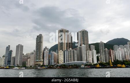 Vue aérienne du terrain de sport WAN Chai, de Causeway Bay et de North point à Hong Kong. Banque D'Images