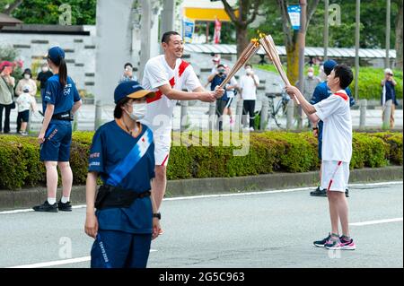 Fuji City, Shizuoka-Ken, Japon - 24 juin 2021 : Relais de la flamme olympique de Tokyo 2020 à Fuji City, Japon. Banque D'Images