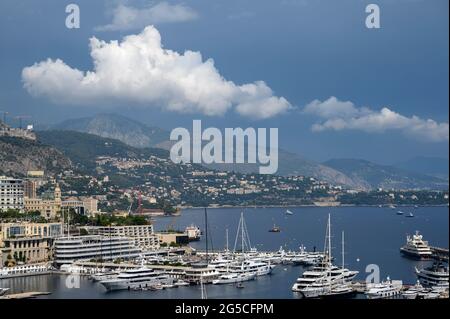 MONACO - SEPTEMBRE 19 2019 : vue de Monte-Carlo depuis Monaco. Banque D'Images