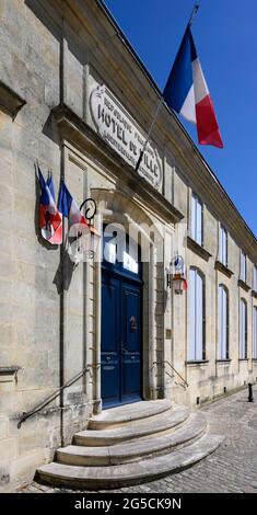 SAINT-ÉMILION, FRANCE - MAI 12 2019 : façade de l'Hôtel de ville de Saint-Émilion. Banque D'Images