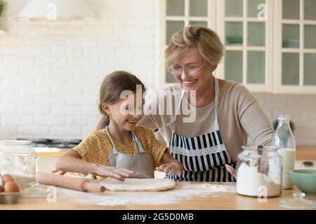 Bonne famille en cuisine. Banque D'Images