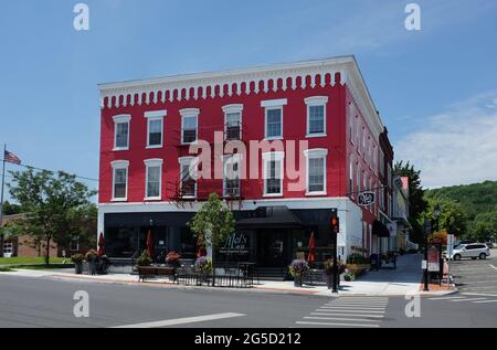 COOPERSTOWN, NEW YORK - 21 JUIN 2021 : Mel's à 22 ans, établi en 2014 à l'angle de Chestnut et main St, présente des classiques américains inventifs et Banque D'Images