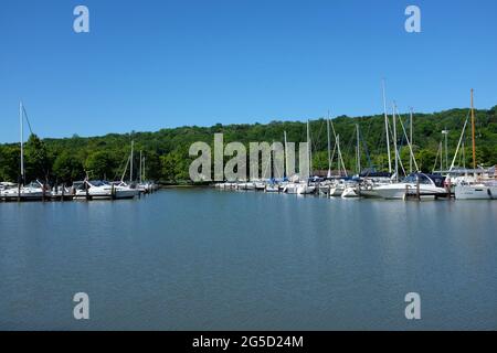 ITHACA, NEW YORK - 17 JUIN 2021 : le port de plaisance Allan H Treman State Marine Park. Banque D'Images