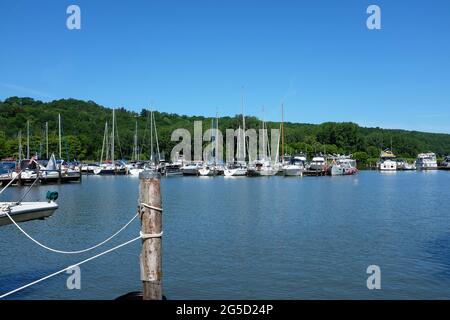 ITHACA, NEW YORK - 17 JUIN 2021 : le port de plaisance Allan H Treman State Marine Park. Banque D'Images