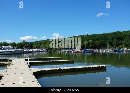 ITHACA, NEW YORK - 17 JUIN 2021 : le port de plaisance Allan H Treman State Marine Park. Banque D'Images