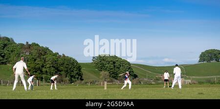 Jeu de cricket de village à Hawes à Wensleydale, North Yorkshire, Royaume-Uni. Banque D'Images