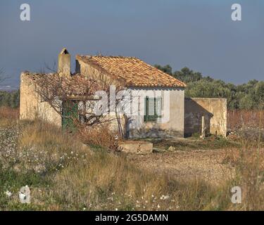 Maison abandonnée au milieu de nulle part dans la province de Saragosse, Aragón, Espagne Banque D'Images
