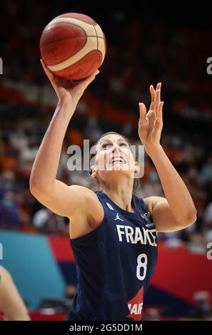 Helena Ciak, de France, photographiée en action lors du match semi-final entre la France et le Belarus, à Valence, Espagne, samedi 26 juin 2021. La FIBA va Banque D'Images