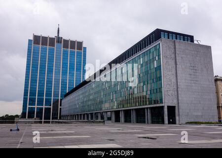Bruxelles, Belgique, le 21 juin 2021. La tour des finances vue de l'esplanade de la colonne du Congrès Banque D'Images