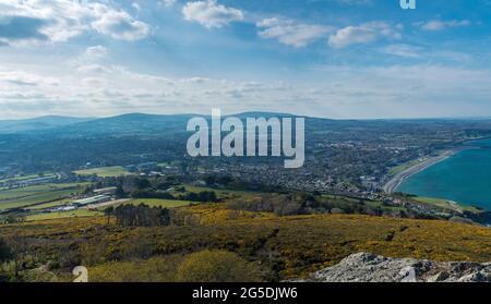 Vue panoramique depuis le sommet de Bray Head, comté de Wicklow, Irlande. Paysage côtier d'été. Banque D'Images