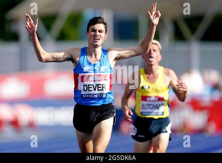 Patrick Dever remporte la finale masculine de 5000 mètres au deuxième jour des Championnats d'athlétisme britanniques Muller à l'arène régionale de Manchester. Date de la photo: Samedi 26 juin 2021. Banque D'Images