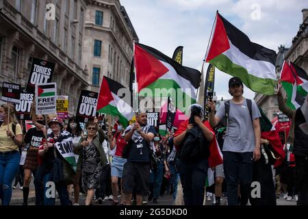 Londres, Angleterre, Royaume-Uni - 26 juin 2021 : la manifestation nationale EXIGE UNE NOUVELLE NORME, tenue par l'Assemblée populaire. Credit: Loredana Sangiuliano / Alamy Live News Banque D'Images