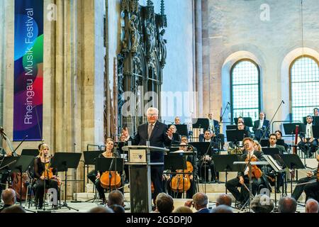 Eltville am Rhein, Allemagne. 26 juin 2021. Frank-Walter Steinmeier (SPD), président fédéral, prononce son discours d'ouverture à la basilique de l'abbaye d'Eberbach. Le Président fédéral et le Premier ministre de Hesse ouvrent conjointement le concert bénéfice du Président fédéral pour marquer le début du Festival de musique Rheingau 2021 à l'abbaye d'Eberbach. Les recettes du concert-bénéfice sont réservées cette année pour le prix du concours de l'Université Felix Mendelssohn Bartholdy. Credit: Andreas Arnold/dpa/Alay Live News Banque D'Images