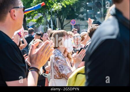 Les queer démontreront à Berlin à la Hermanplatz pour la sécurité contre Queer Perple sur le 26.06.2021. Banque D'Images