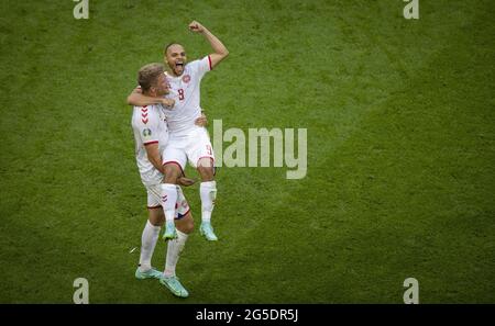 Torjubel: Andreas Cornelius (Dänemark), Martin Braithwaite (Dänemark) pays de Galles - Dänemark Amsterdam, 26.06.2021, Fussball, saison 2020/21 Foto: Moritz Banque D'Images