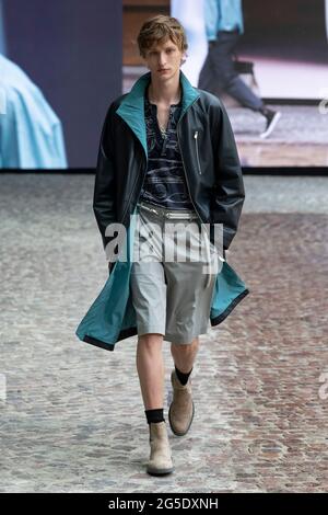 Paris, Frankreich. 26 juin 2021. HERMÃS homme SS22 piste pendant la semaine de mode de Paris vêtements pour hommes le 2021 juin - Paris, France. 26/06/2021 crédit : dpa/Alay Live News Banque D'Images