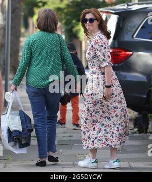 Londres, Royaume-Uni. 26 juin 2021. Martha Hancock, épouse du secrétaire à la Santé Matt Hancock, quitte la maison. On signale que le secrétaire à la Santé a été en relation avec un assistant. Crédit photo: Ben Cawthra/Sipa USA **NO UK SALES** crédit: SIPA USA/Alay Live News Banque D'Images