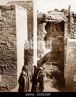 Porte d'Ishtar, Babylone, Irak, époque victorienne Banque D'Images