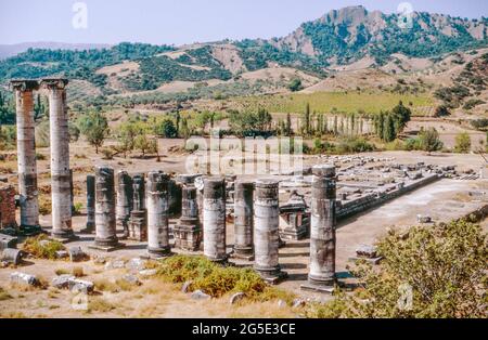 Sardes/Sardes/Sfarad - ruines d'une ville ancienne dans la province de Manisa en Turquie. Temple d'Artémis. Numérisation d'archivage à partir d'une lame. Octobre 1985. Banque D'Images