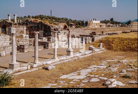 Sardes/Sardes/Sfarad - ruines d'une ville ancienne dans la province de Manisa en Turquie. Vestiges des boutiques grecques byzantines et du complexe Bath-Gymnasium. Numérisation d'archivage à partir d'une lame. Octobre 1985. Banque D'Images