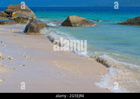 Nudey Beach sur Fitzroy Island, à l'extrême nord du Queensland, a été élue meilleure plage d'Australie en 2018 Banque D'Images