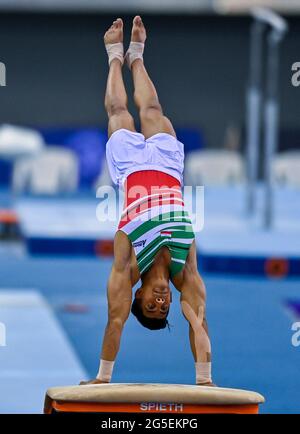 Doha, Qatar. 26 juin 2021. Mahdi Olfati, d'Iran, participe à la finale de la Banque d'hommes à la 13e COUPE du monde DE gymnastique ARTISTIQUE DE LA FIG, à Doha, au Qatar, le 26 juin 2021. Credit: Nikku/Xinhua/Alay Live News Banque D'Images