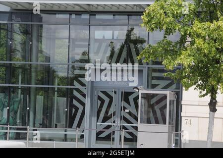 BERLIN/ALLEMAGNE le 04 juillet 2017. Les Américains survolent le bâtiment American Emassay le 4 juillet à Berlain Allemagne. (Photo.Francis Joseph Dean/Dea Banque D'Images